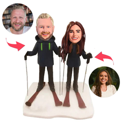 Glückliches Skifahren-Paar Kundenspezifische Bobbleheads addieren Text