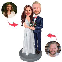 Paar, das Blumen hält Kundenspezifische Bobbleheads mit graviertem Text