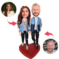 Paar in lässiger Paarkleidung Kundenspezifische Bobbleheads mit graviertem Text