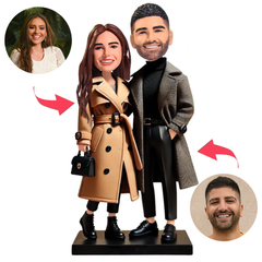 Frau trägt Tasche paar Kundenspezifische Bobbleheads