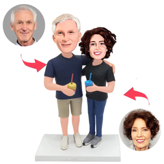 Lässiges Paar hält Getränke Kundenspezifische Bobbleheads