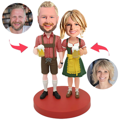 Paar hält Bier Kundenspezifische Bobbleheads