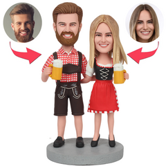 Oktoberfest Bayerisches Paar hält Bierkrüge Kundenspezifische Bobbleheads