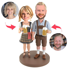 Paar feiert Oktoberfest Kundenspezifische Bobbleheads