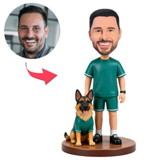 Mann und Deutscher Schäferhund tragen grüne Kleidung Benutzerdefinierte Bobbleheads