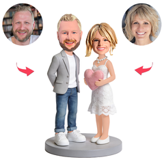 Paar hält rosa Herzen Benutzerdefinierte Bobbleheads