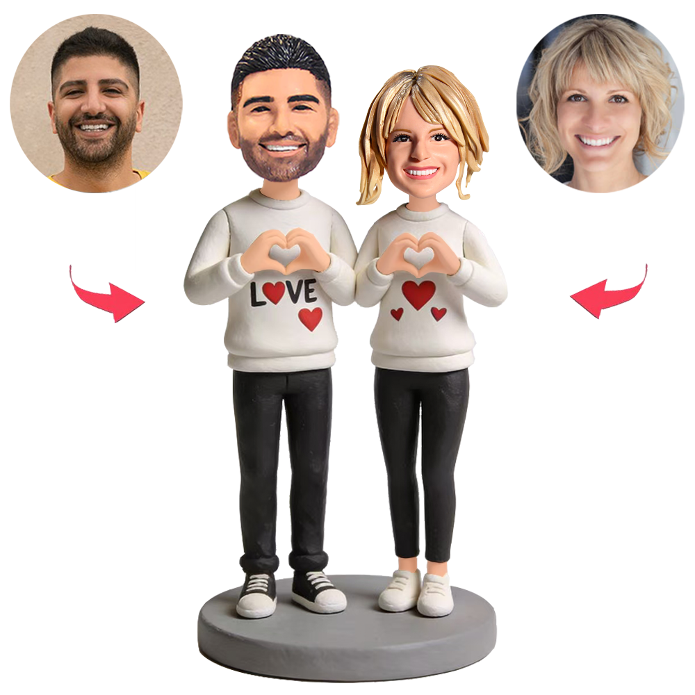 Paare formen mit ihren Händen Herzen. Benutzerdefinierte Bobbleheads