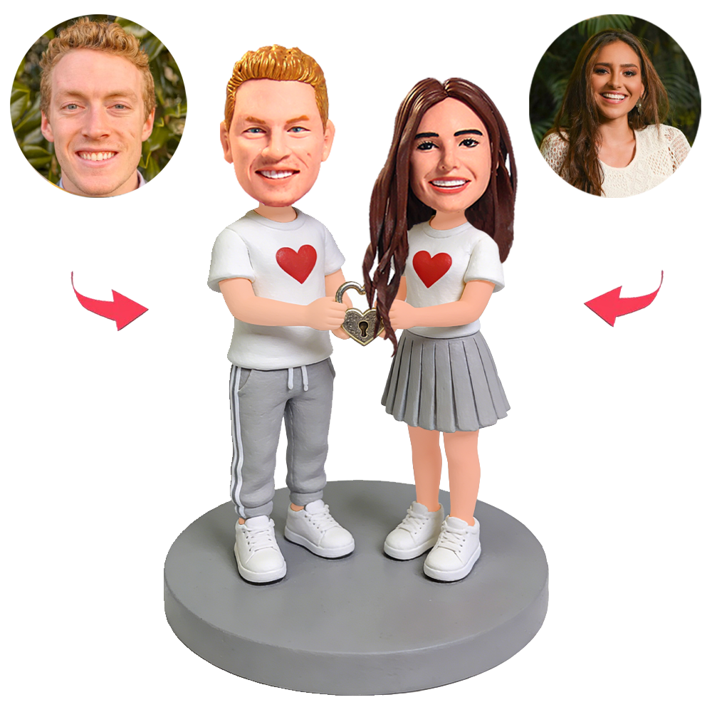 Paar hält herzförmige Haarspangen Benutzerdefinierte Bobbleheads