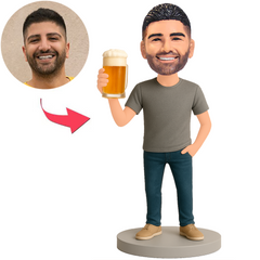 Mann in grauem Kurzarmhemd mit Bierkrug Benutzerdefinierte Bobbleheads