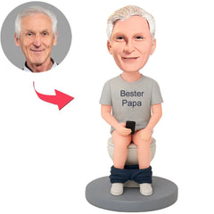 Bester Papa sitzt mit Telefon auf der Toilette Benutzerdefinierte Bobbleheads