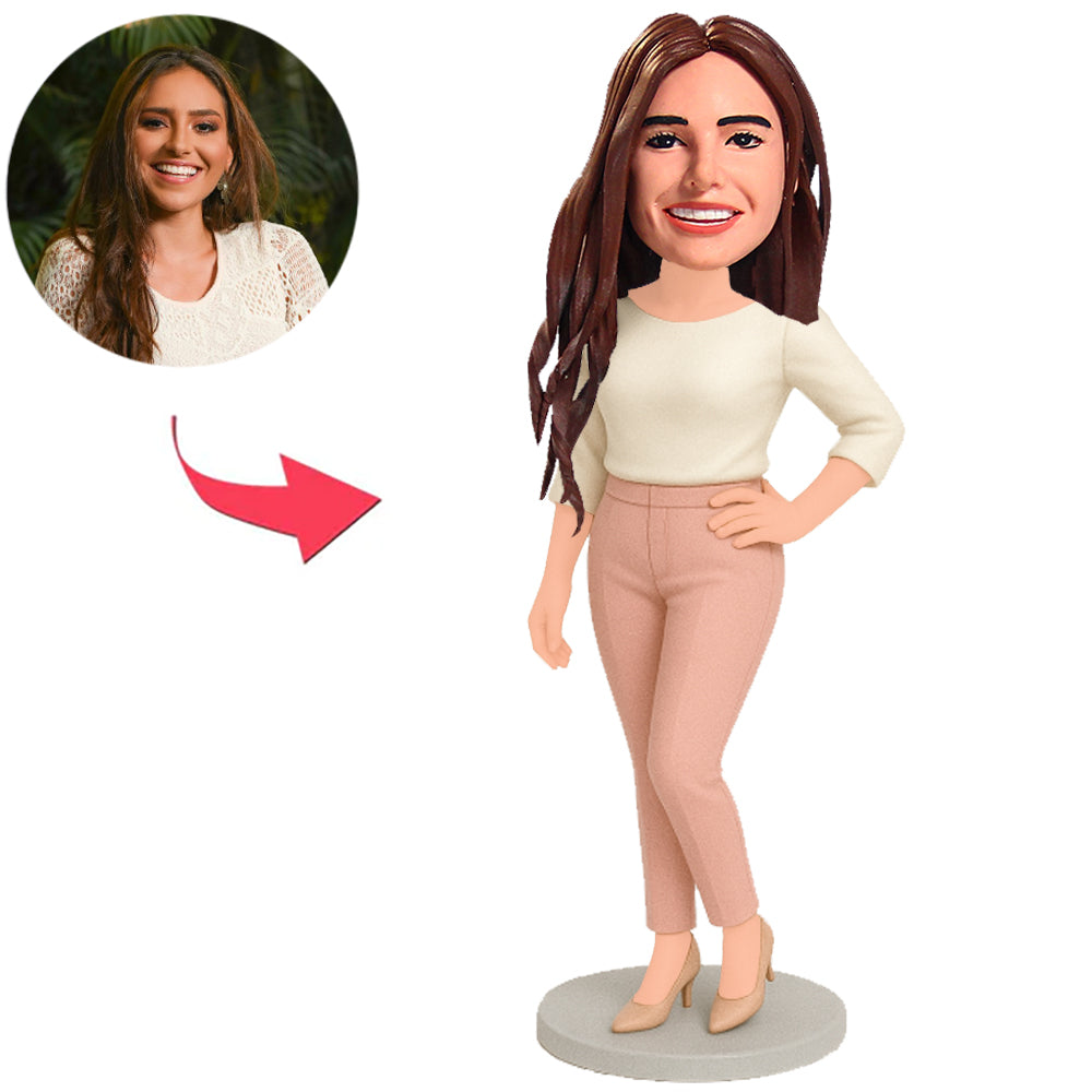 Frau in zimtrosa Hose Benutzerdefinierte Bobbleheads