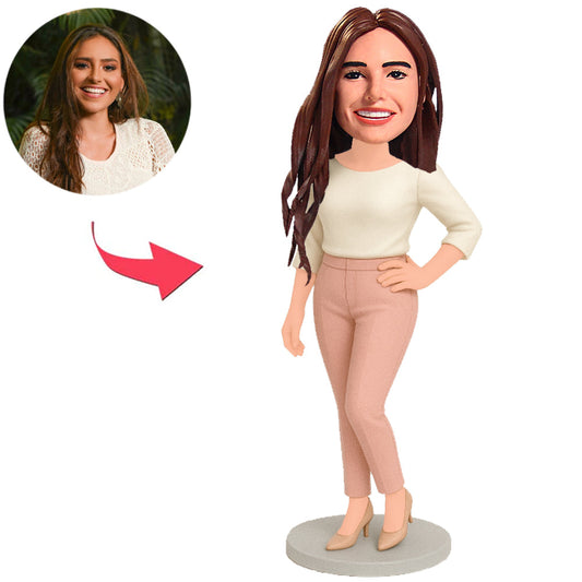 Frau in zimtrosa Hose Benutzerdefinierte Bobbleheads