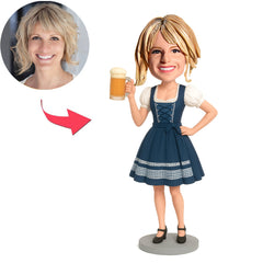 Frau trägt dunkelblaues bayerisches Kleid Kundenspezifische Bobbleheads
