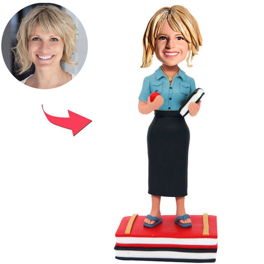Abschlussmädchen hält Apfel und Buch Kundenspezifische Bobbleheads fügen Text hinzu