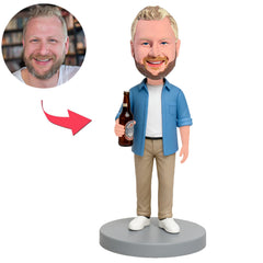 Mann in blauer Jacke hält Bierflasche Benutzerdefinierte Bobbleheads