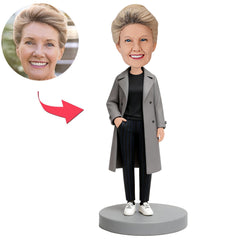Frau im grauen Trenchcoat Benutzerdefinierte Bobbleheads