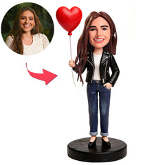 Cooles Mädchen hält einen Herzballon Benutzerdefinierte Bobbleheads