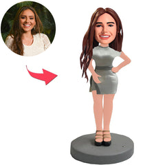 Beautiful Girl In Short Skirt Benutzerdefinierte Bobbleheads mit eingraviertem Text