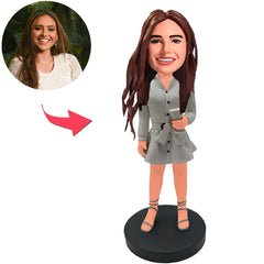 Frau, die Weinglas hält Kundenspezifische Bobbleheads mit graviertem Text