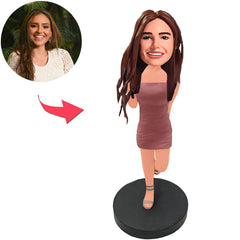Sprung-Mode-Mädchen im roten Kleid Kundenspezifische Bobbleheads mit graviertem Text