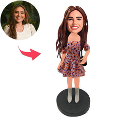 Mode-Mädchen, das bunten beschmutzten Rock-kundenspezifische Bobbleheads mit graviertem Text trägt