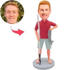 Zufälliger Mann, der kundenspezifische Bobbleheads fischt, addieren Text