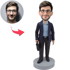 Geschäftsmann mit einer Taschen-kundenspezifischen Bobbleheads addieren Text