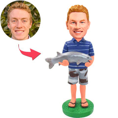 Mann, der große Fisch-kundenspezifische Bobbleheads hält, addieren Text