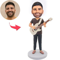Mann, der Gitarren-kundenspezifische Bobbleheads spielt, addieren Text