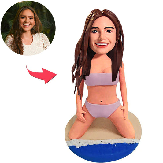 Mädchen auf den Strand-kundenspezifischen Bobbleheads addieren Text
