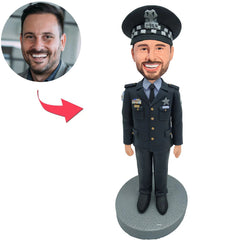 Kundenspezifischer Bobbleheads-Polizeimann addieren Text Trägt einen Polizeihut