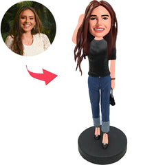 Frau in den Jeans-kundenspezifischen Bobbleheads addieren Text