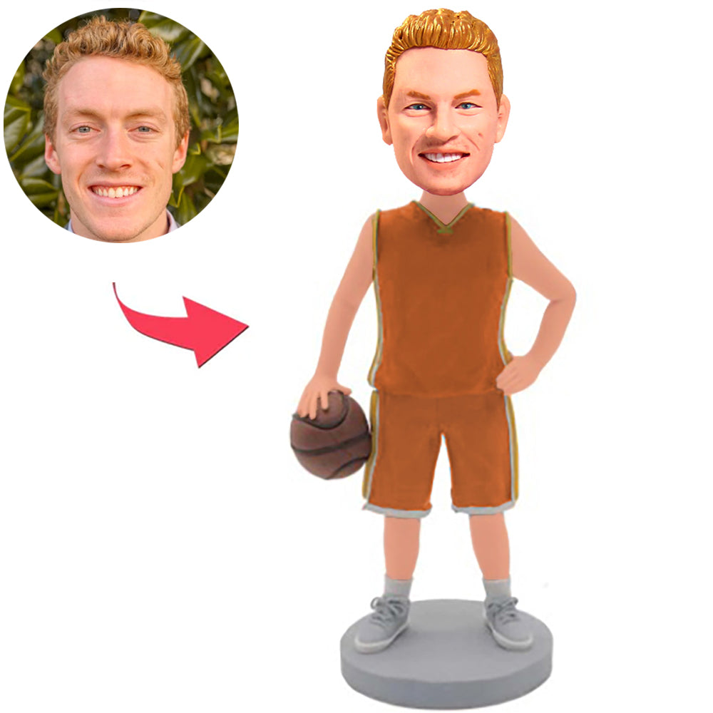 Basketballspieler im braunen Anzug Kundenspezifische Bobbleheads addieren Text