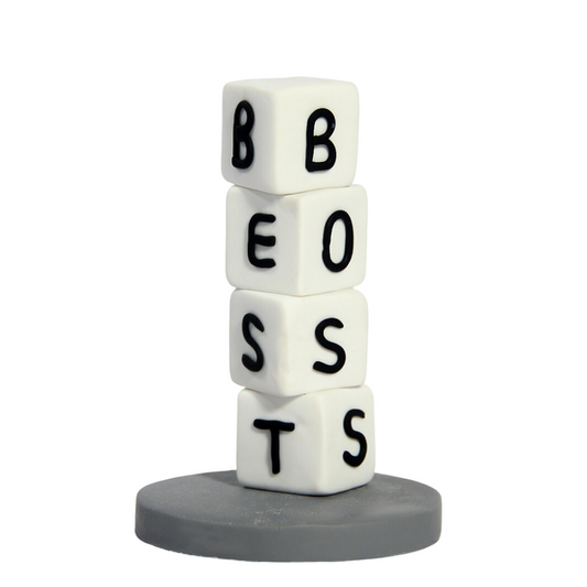 Figurensockel mit BEST-BOSS-Buchstabenwürfeln