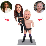 Hebe deine Frau hoch Kundenspezifische Bobbleheads mit eingraviertem Text