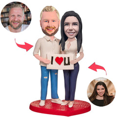 Das Paar mit dem I LOVE U-Zeichen Benutzerdefinierte Bobbleheads fügen Text hinzu