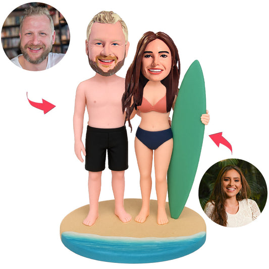 Paar mit grünem Surfbrett Benutzerdefinierte Bobbleheads