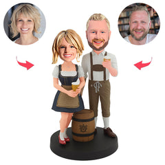 Oktoberfest-Paar mit Biereimern Kundenspezifische Bobbleheads
