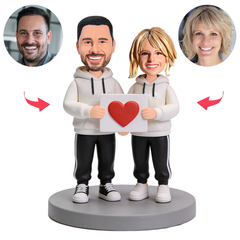 Paare, die herzförmige Karten halten Benutzerdefinierte Bobbleheads