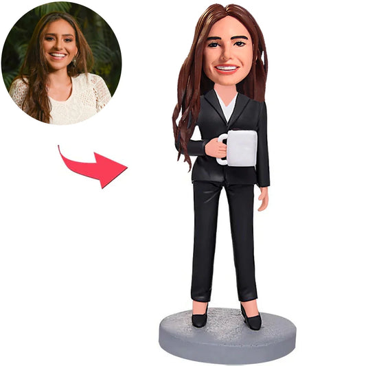 Weltboss-Geschäftsfrau die ein Wasserglas hält Kundenspezifische Bobbleheads mit graviertem Text