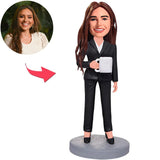 Weltboss-Geschäftsfrau die ein Wasserglas hält Kundenspezifische Bobbleheads mit graviertem Text