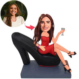 Frau sitzt auf High Heels Kundenspezifische Bobbleheads mit eingraviertem Text