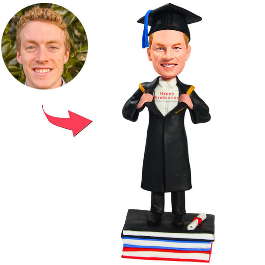 Glücklicher Abschlussjunge mit Diplom Kundenspezifische Bobbleheads mit eingraviertem Text