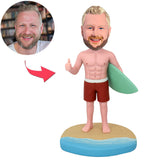 Mann in Badehose mit Surfbrett Benutzerdefinierte Bobbleheads