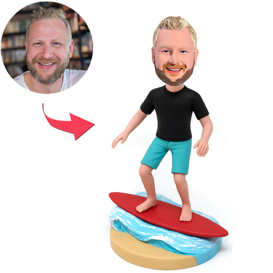 Mann in blauen Shorts beim Surfen Benutzerdefinierte Bobbleheads