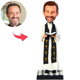 Weißer Kostümpriester Kundenspezifische Bobbleheads Text hinzufügen