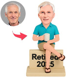 Mann sitzend auf Ruhestand 2025 Sockel Benutzerdefinierte Bobbleheads
