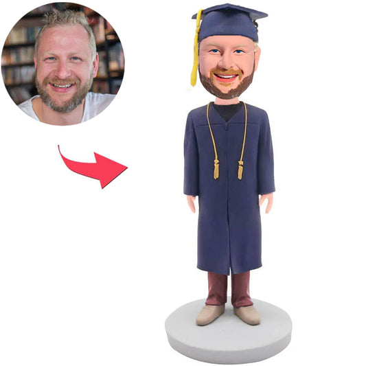 Blauer Anzug glücklicher Abschlussjunge mit Abschlusshut Kundenspezifische Bobbleheads fügen Text hinzu