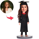 Schwarzer Anzug Graduierung Frau Mit Maturafeier Hat Kundenspezifische Bobbleheads fügen Text hinzu