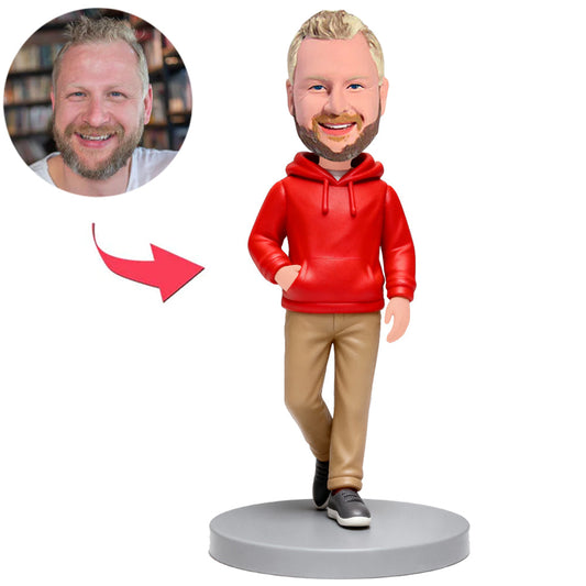 Mann mit rotem Kapuzenpulli und Khakihose Benutzerdefinierte Bobbleheads